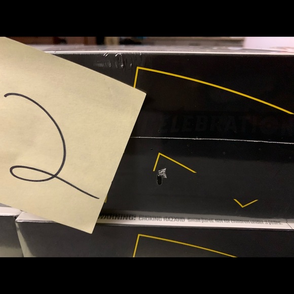 Pokémon celebrations ETBs - Picture 5 of 5